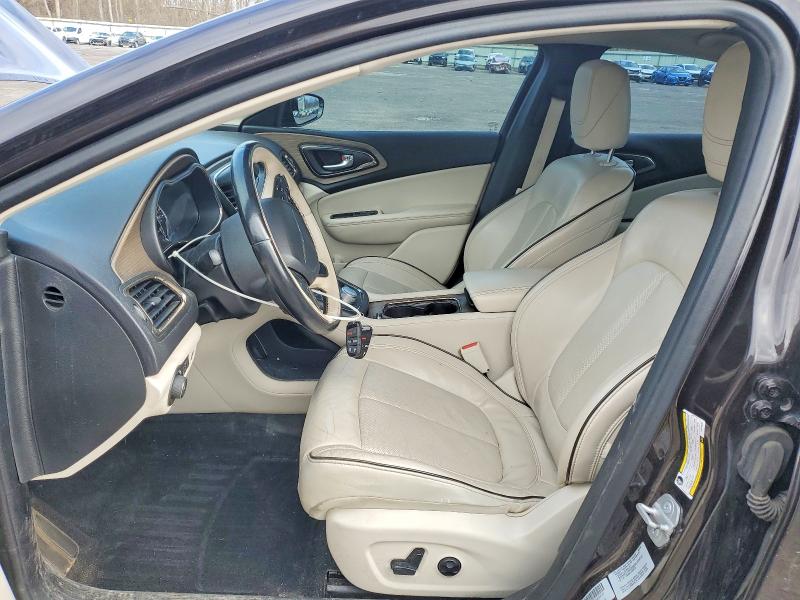 48732216 :رقم المزاد ، 1C3CCCCB8FN570492 vin ، 2015 Chrysler 200 مزاد بيع