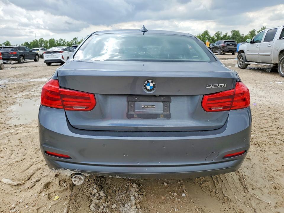 49927076 :رقم المزاد ، WBA8E1G3XHNU15476 vin ، 2017 Bmw 320 مزاد بيع