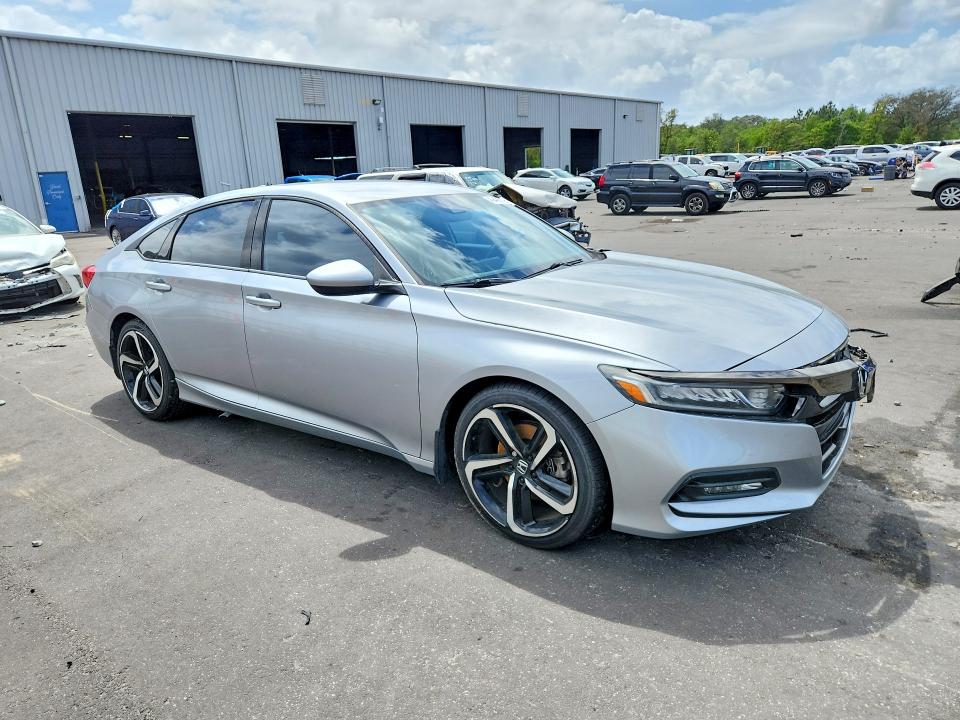 49486016 :رقم المزاد ، 1HGCV1F35JA025303 vin ، 2018 Honda Accord مزاد بيع