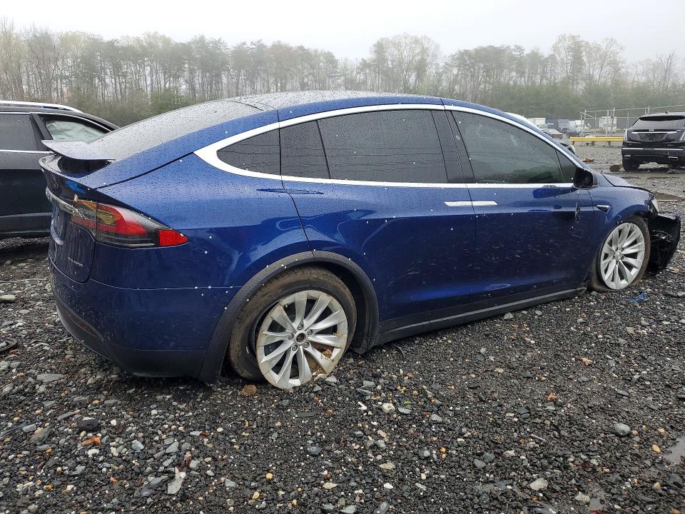 48497896 :رقم المزاد ، 5YJXCBE28KF198715 vin ، 2019 Tesla Model X مزاد بيع