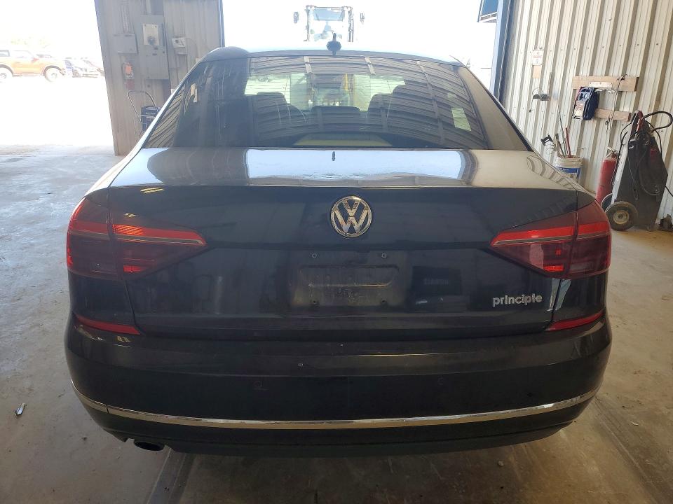 2017 Volkswagen Passat მანქანა იყიდება აუქციონზე, vin: 1VWCT7A38HC031042, აუქციონის ნომერი: 51440116