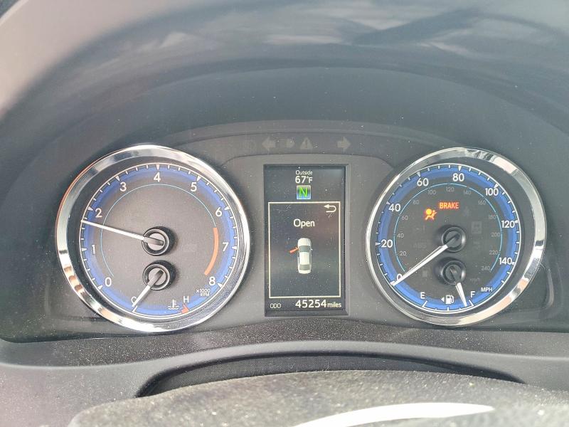 50586876 :رقم المزاد ، 5YFBURHE1HP726078 vin ، 2017 Toyota Corolla مزاد بيع