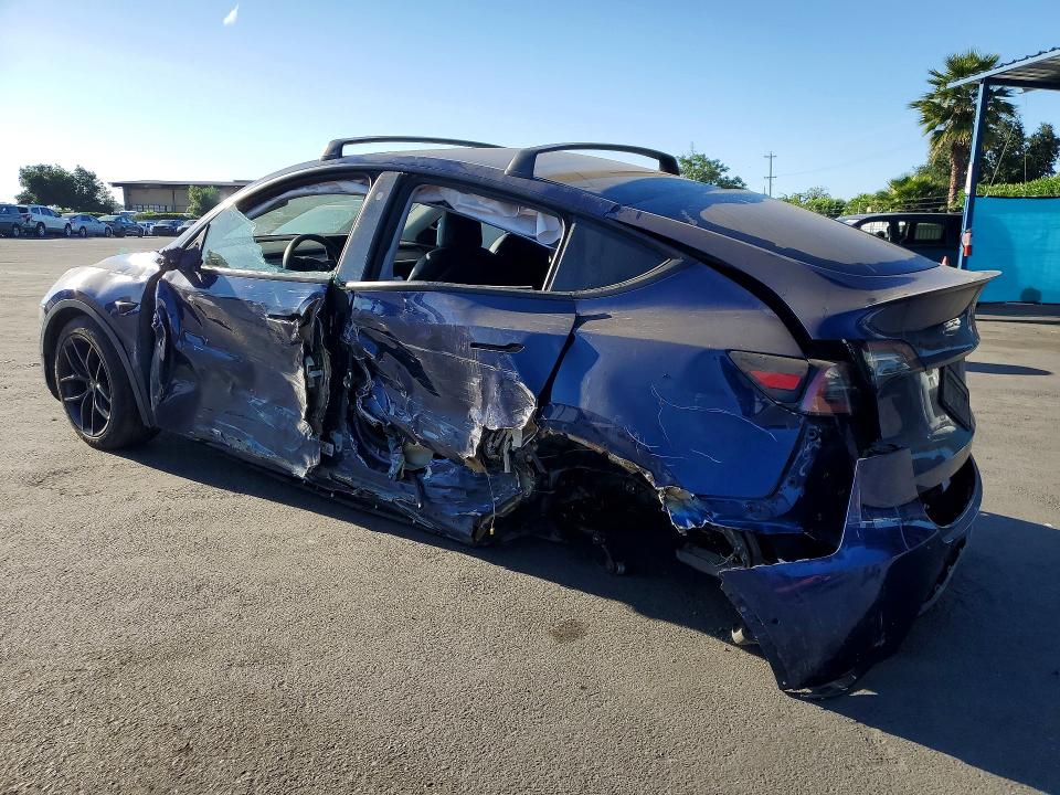 48941756 :رقم المزاد ، 5YJYGDEEXMF153678 vin ، 2021 Tesla Model Y مزاد بيع