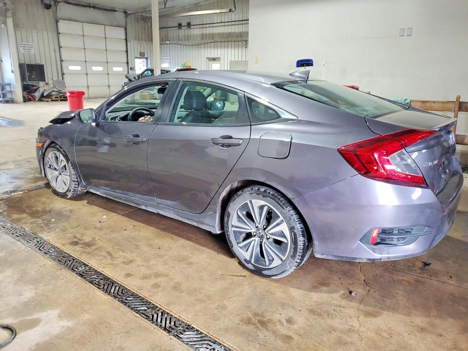 50232076 :رقم المزاد ، 19XFC1F71GE202200 vin ، 2016 Honda Civic مزاد بيع