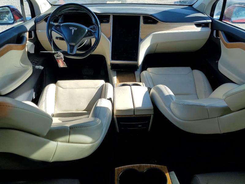 48927946 :رقم المزاد ، 5YJXCBE25JF122139 vin ، 2018 Tesla Model X مزاد بيع
