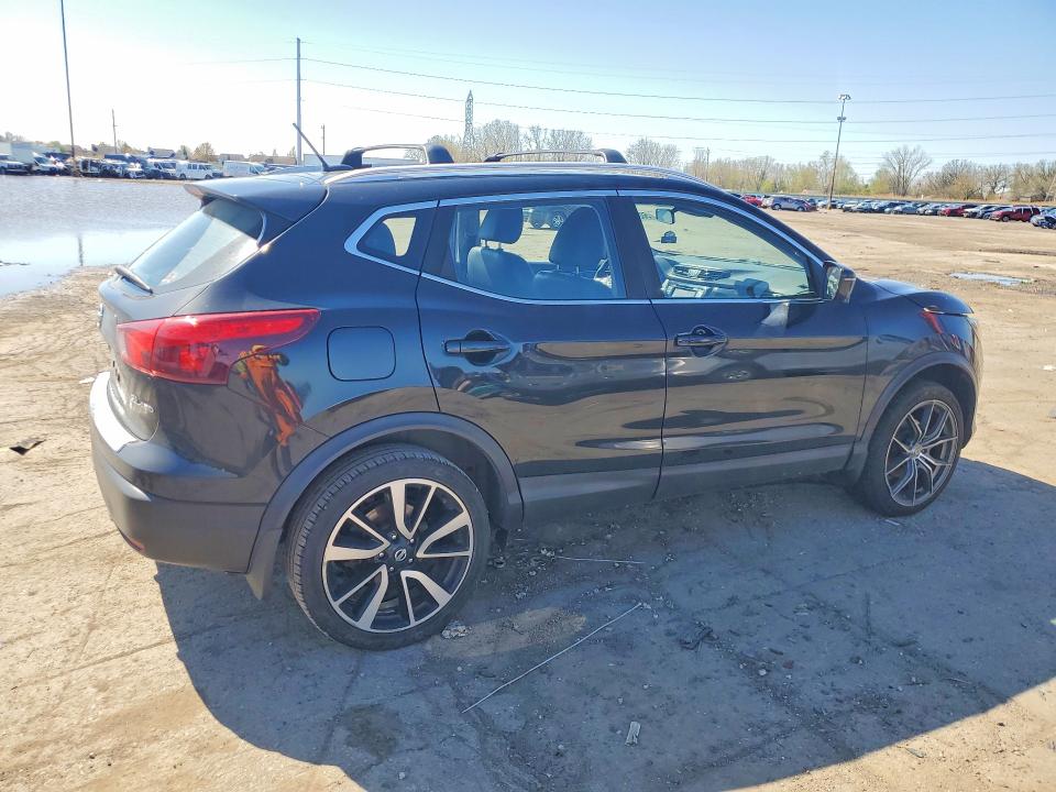 50268396 :رقم المزاد ، JN1BJ1CR7HW128463 vin ، 2017 Nissan Rogue Sport مزاد بيع