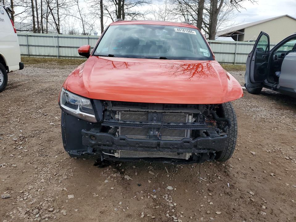 49181586 :رقم المزاد ، 3VV2B7AX2JM114962 vin ، 2018 Volkswagen Tiguan مزاد بيع