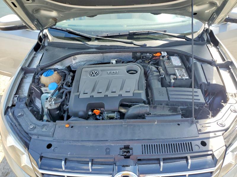 49130476 :رقم المزاد ، 1VWCN7A33DC092092 vin ، 2013 Volkswagen Passat مزاد بيع
