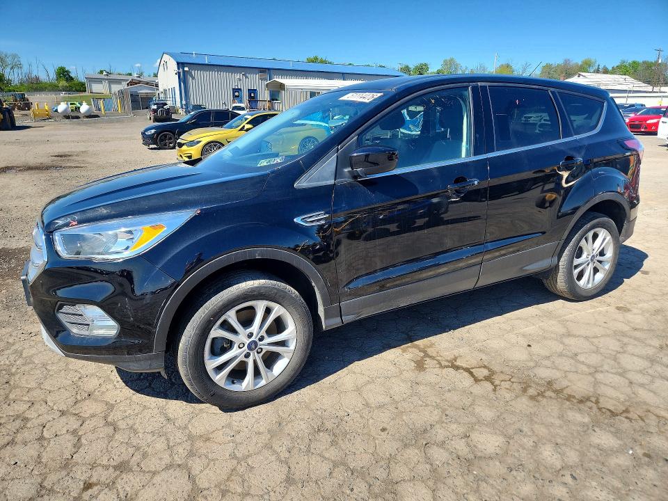 2017 Ford Escape მანქანა იყიდება აუქციონზე, vin: 1FMCU9GD4HUC55135, აუქციონის ნომერი: 51114476