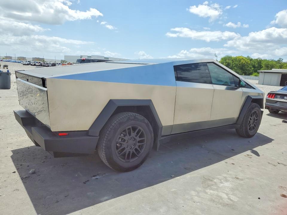 49734806 :رقم المزاد ، 7G2CEHED4RA025792 vin ، 2024 Tesla Cybertruck مزاد بيع