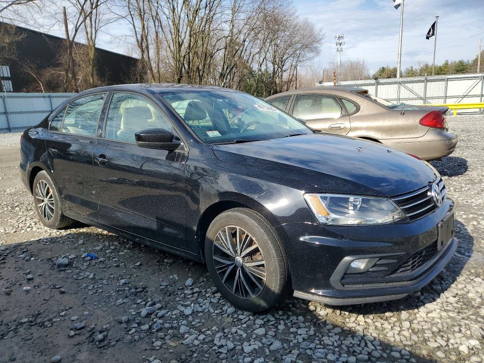 48737686 :رقم المزاد ، 3VWDB7AJ6JM236045 vin ، 2018 Volkswagen Jetta مزاد بيع