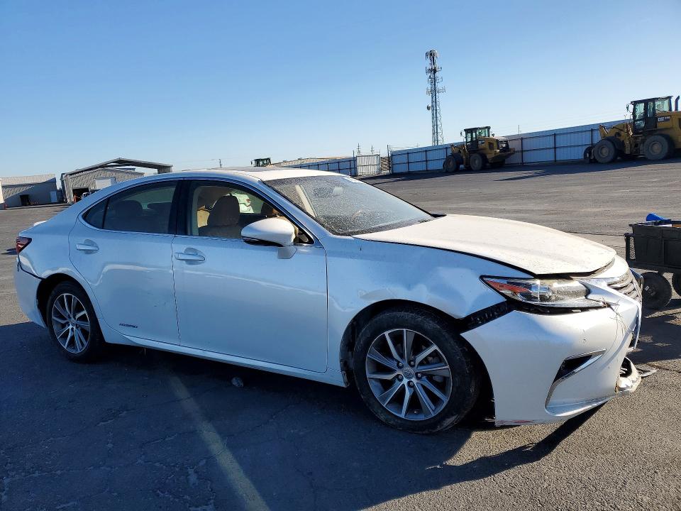 48640896 :رقم المزاد ، JTHBW1GG4G2113334 vin ، 2016 Lexus Es 300h مزاد بيع