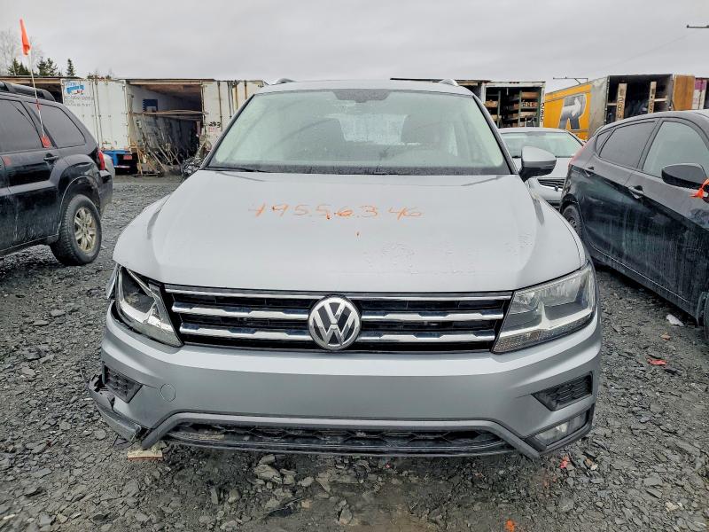 49556346 :رقم المزاد ، 3VV2B7AXXMM077258 vin ، 2021 Volkswagen Tiguan مزاد بيع