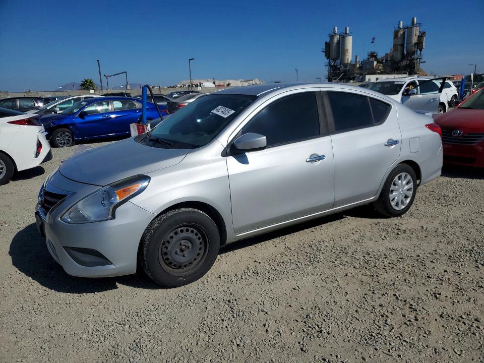 48274826 :رقم المزاد ، 3N1CN7AP2HK424290 vin ، 2017 Nissan Versa مزاد بيع