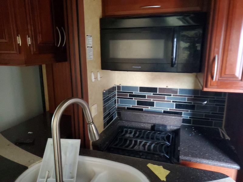 48228976 :رقم المزاد ، 5ZT3SN0B5DD700213 vin ، 2013 Foresriver Sanibel مزاد بيع