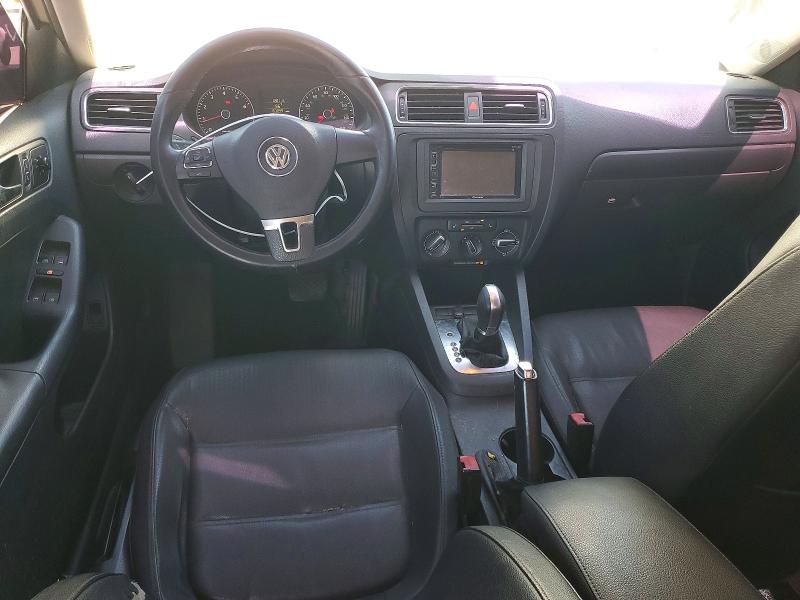 50130586 :رقم المزاد ، 3VWDX7AJ3BM364682 vin ، 2011 Volkswagen Jetta مزاد بيع