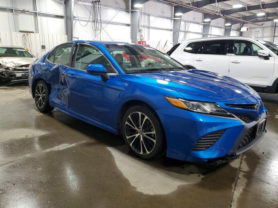 48864866 :رقم المزاد ، 4T1B11HK9JU116126 vin ، 2018 Toyota Camry مزاد بيع