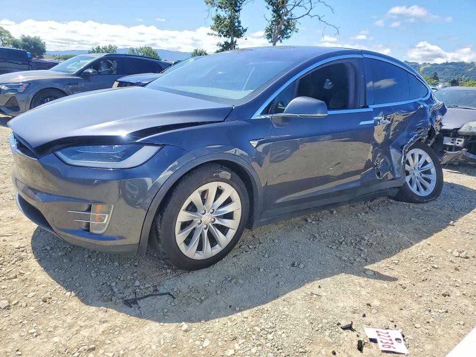 2018 Tesla Model X მანქანა იყიდება აუქციონზე, vin: 5YJXCBE25JF092169, აუქციონის ნომერი: 49979756