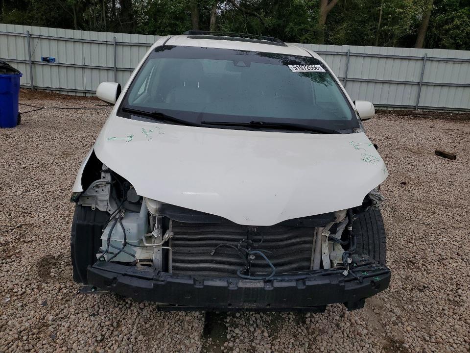51072556 :رقم المزاد ، 5TDYZ3DC8KS982648 vin ، 2019 Toyota Sienna مزاد بيع