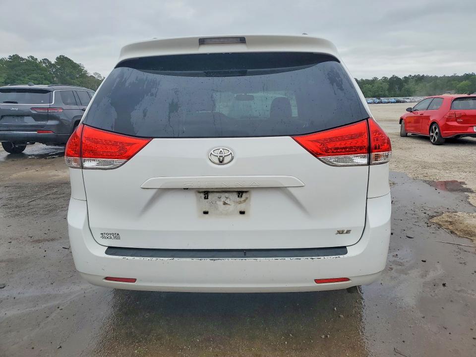 50720906 :رقم المزاد ، 5TDYK3DC4ES503182 vin ، 2014 Toyota Sienna مزاد بيع
