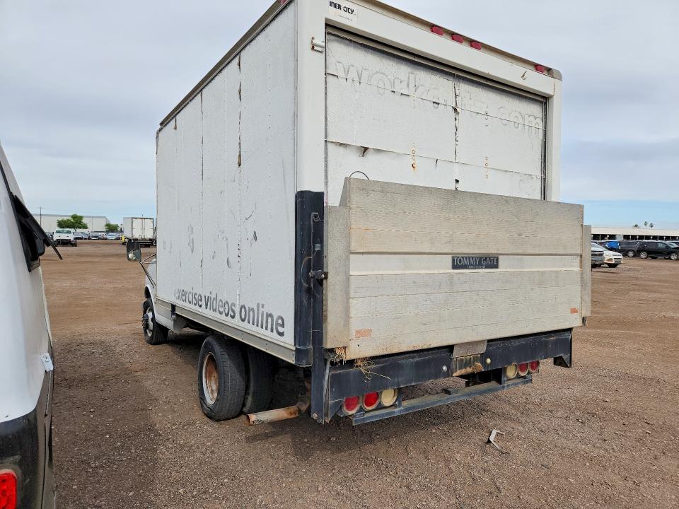 48908216 :رقم المزاد ، 1GBHG31R621236442 vin ، 2002 Chev Express G3500 مزاد بيع