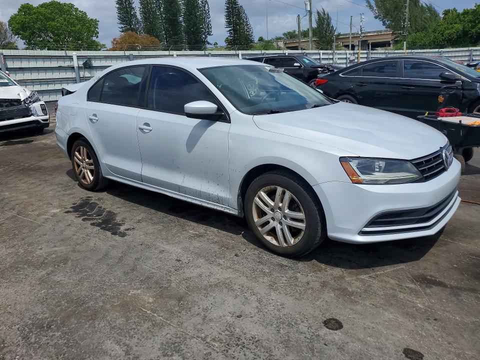 49786276 :رقم المزاد ، 3VW2B7AJXJM260243 vin ، 2018 Volkswagen Jetta مزاد بيع