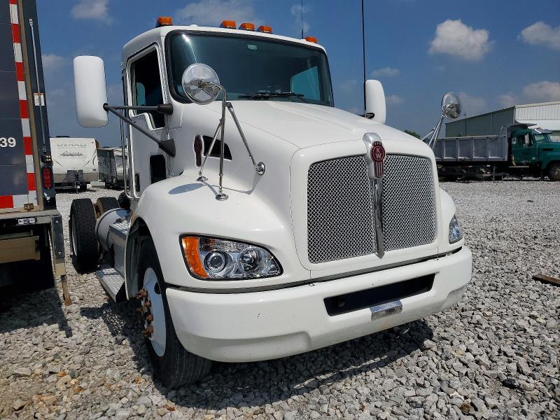 Продажа на аукционе авто 2015 Kenworth T330, vin: 2XKHAJ7X8FM462735, номер лота: 46213776