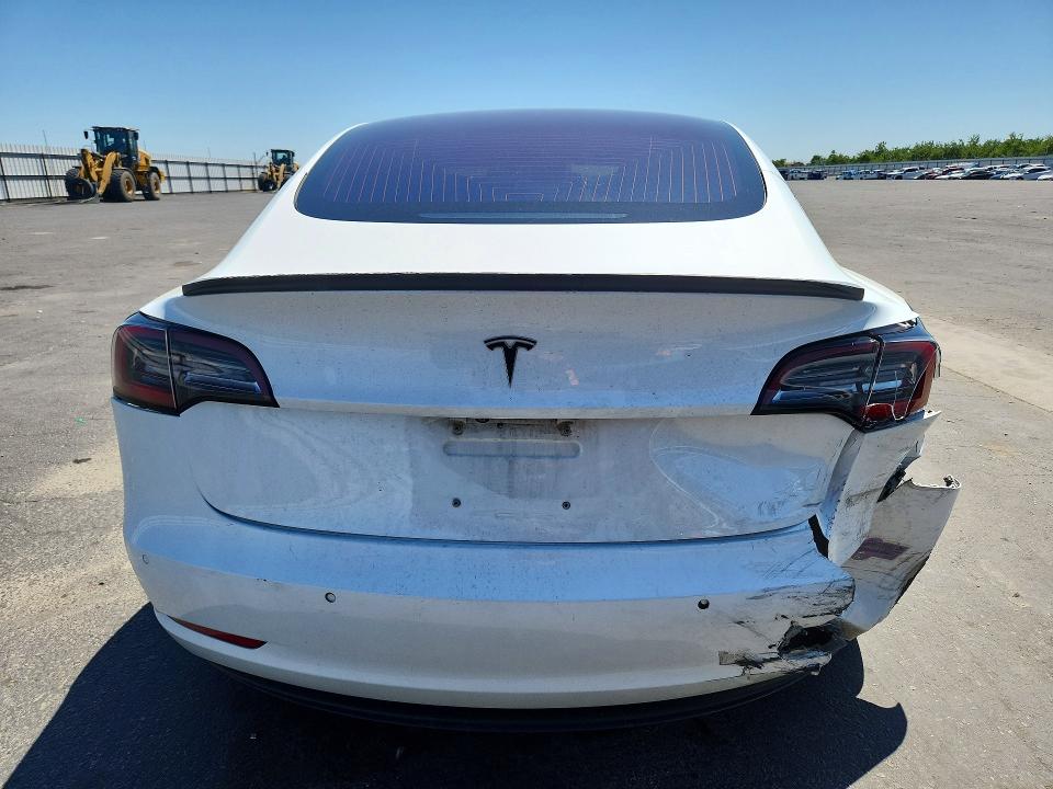48547606 :رقم المزاد ، 5YJ3E1EA5JF026165 vin ، 2018 Tesla Mdl 3 مزاد بيع