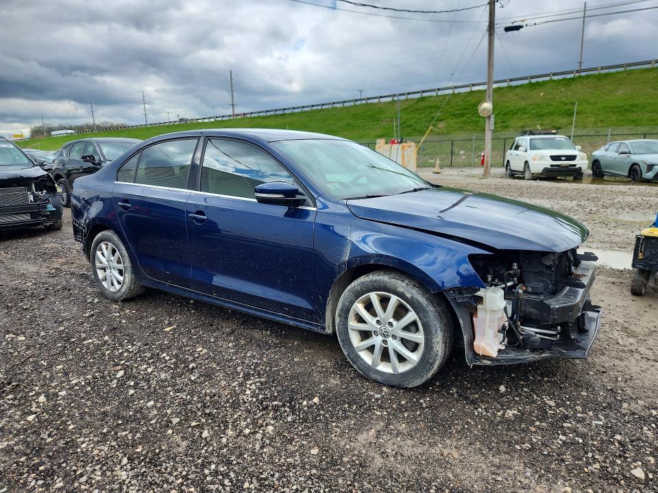 51963866 :رقم المزاد ، 3VWB17AJ7EM417090 vin ، 2014 Volkswagen Jetta مزاد بيع