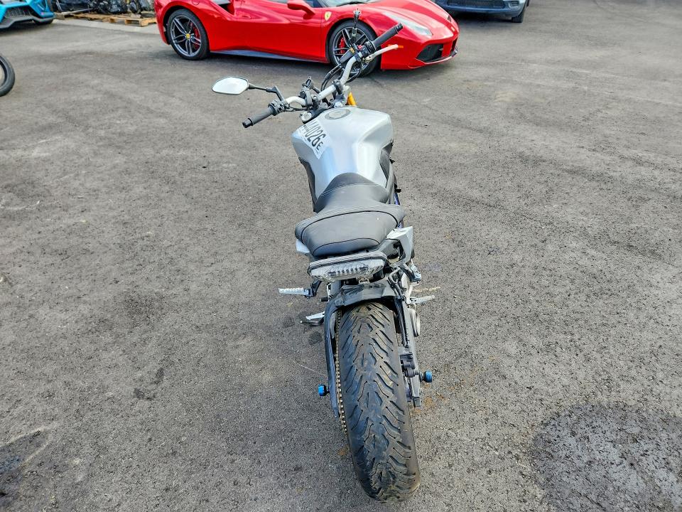 51444026 :رقم المزاد ، JYARN33E5FA006411 vin ، 2015 Yama Fz09 مزاد بيع