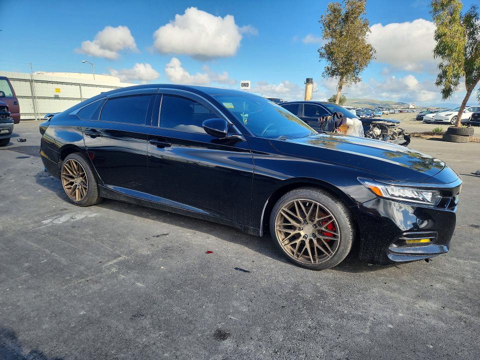 2018 Honda Accord მანქანა იყიდება აუქციონზე, vin: 1HGCV1F38JA183327, აუქციონის ნომერი: 49582726