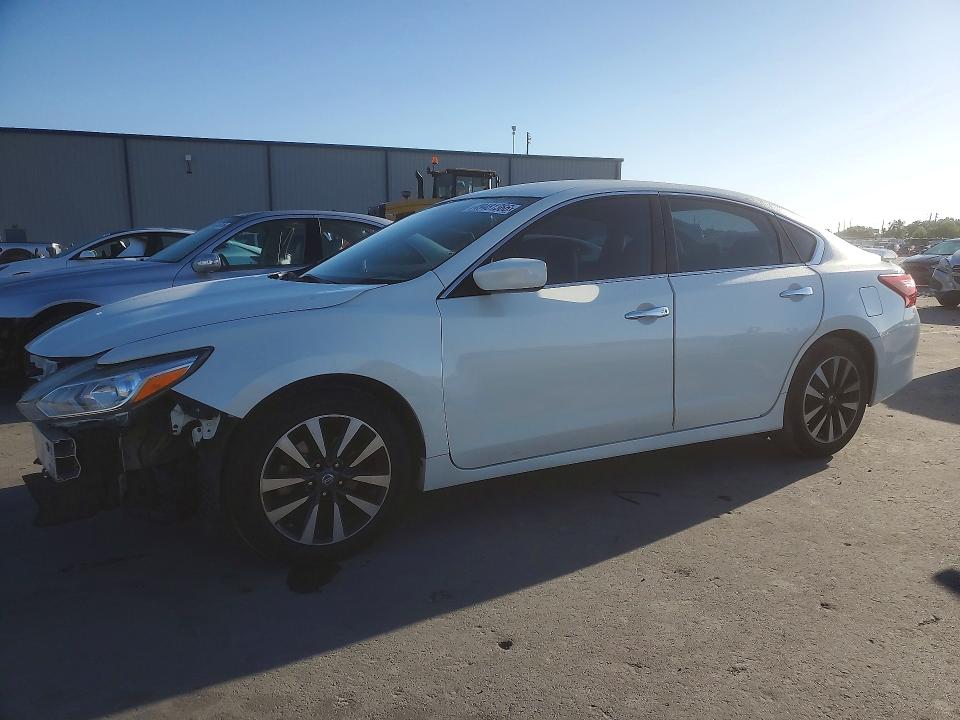 Продаж на аукціоні авто 2017 Nissan Altima, vin: 1N4AL3AP9HC194262, номер лоту: 49481366