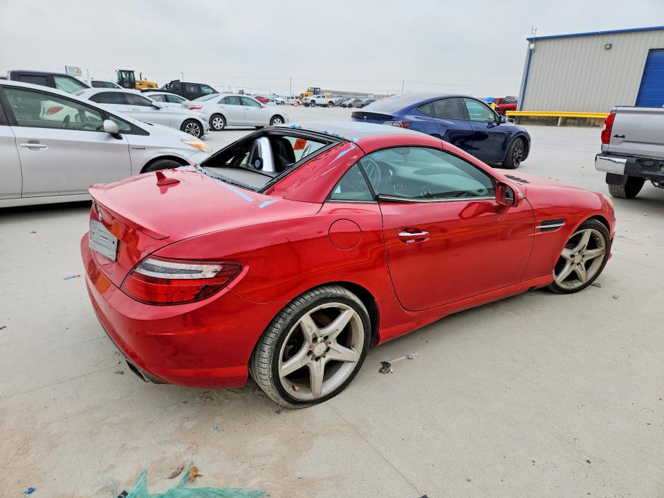 51153646 :رقم المزاد ، WDDPK4HA0DF057059 vin ، 2013 Mercedes-benz Slk مزاد بيع