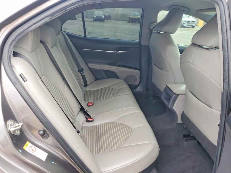 51894956 :رقم المزاد ، 4T1B21HK5JU507545 vin ، 2018 Toyota Camry Hybrid مزاد بيع