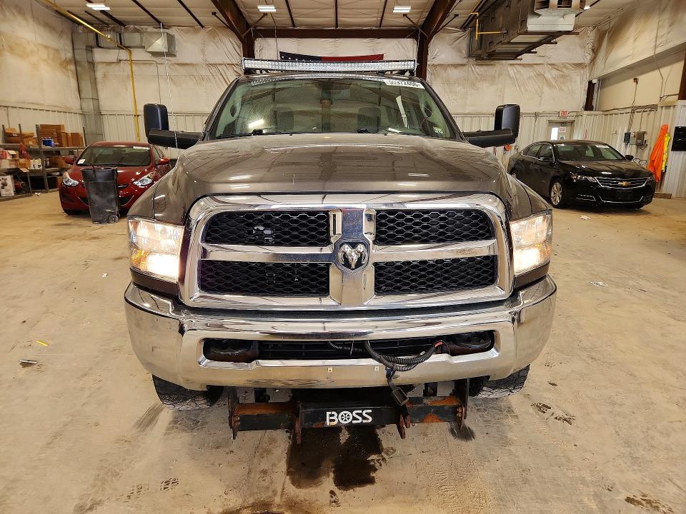 50972406 :رقم المزاد ، 3C6UR5CJ3FG673658 vin ، 2015 Ram 2500 مزاد بيع