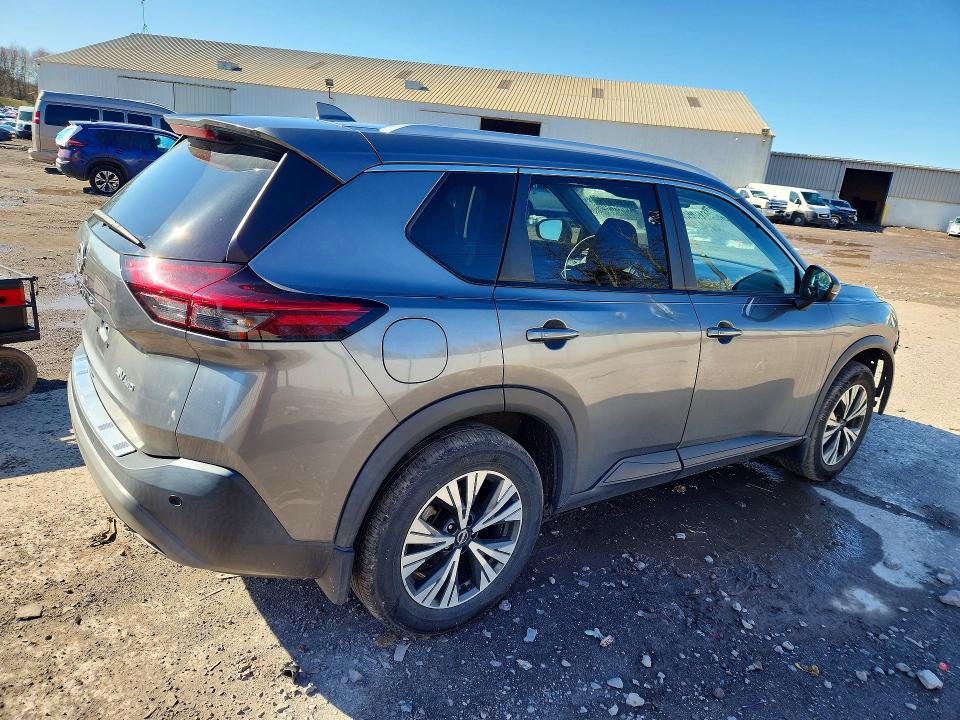48397676 :رقم المزاد ، 5N1BT3BB4NC701786 vin ، 2022 Nissan Rogue مزاد بيع