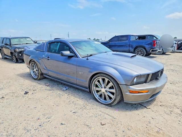 51128126 :رقم المزاد ، 1ZVHT82H675258898 vin ، 2007 Ford Mustang مزاد بيع