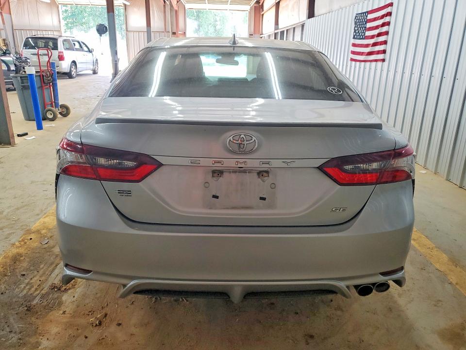 50793746 :رقم المزاد ، 4T1G11AK5MU598355 vin ، 2021 Toyota Camry Le مزاد بيع