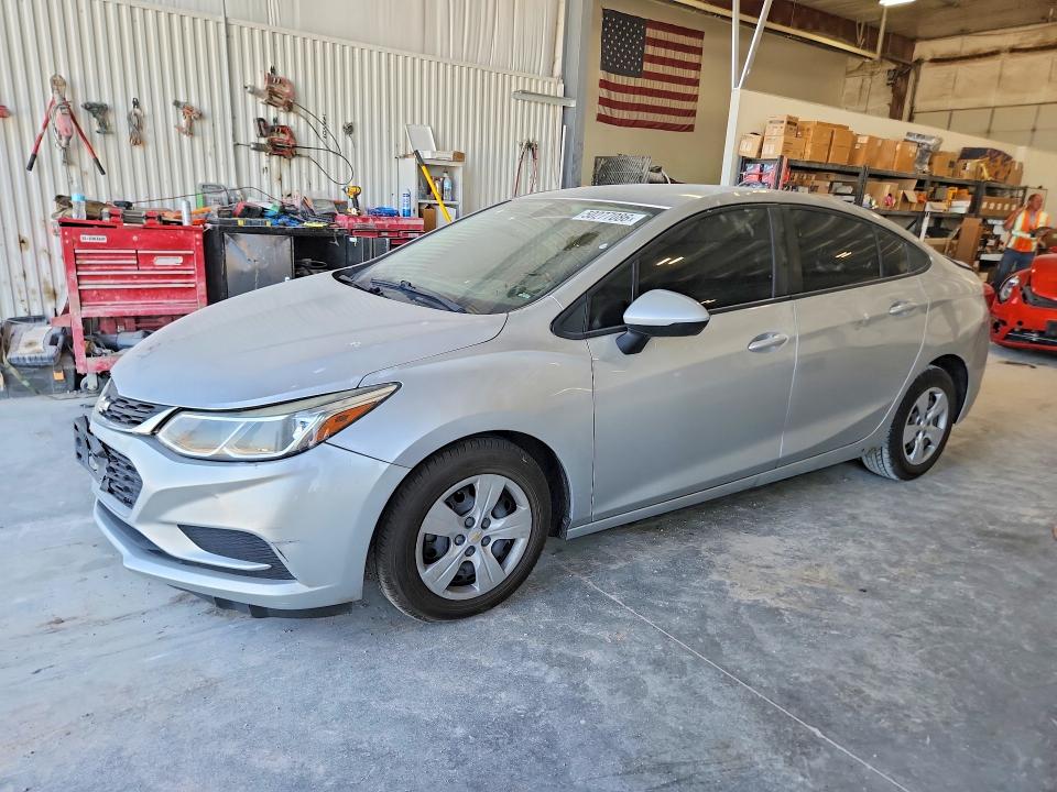 50277086 :رقم المزاد ، 1G1BC5SM8H7271381 vin ، 2017 Chevrolet Cruze مزاد بيع
