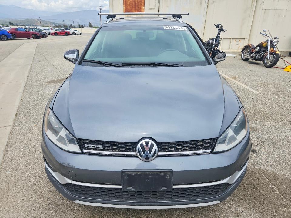 Продажа на аукционе авто 2017 Volkswagen Golf Alltrack, vin: 3VWM17AU0HM524215, номер лота: 48880356