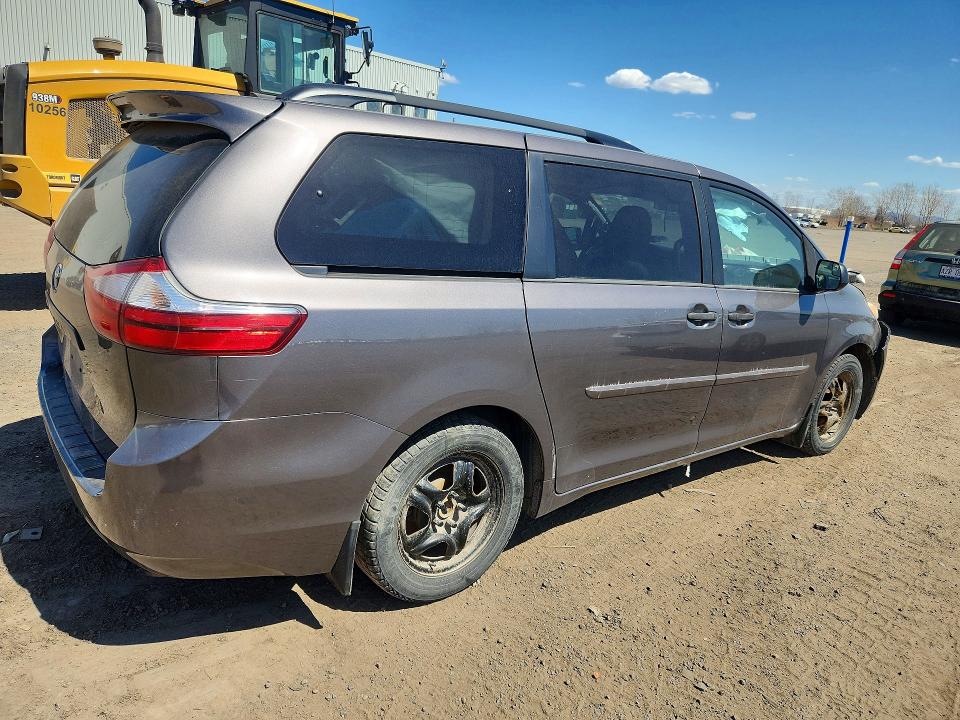 Продажа на аукционе авто 2015 Toyota Sienna, vin: 5TDZK3DC9FS570799, номер лота: 47210196