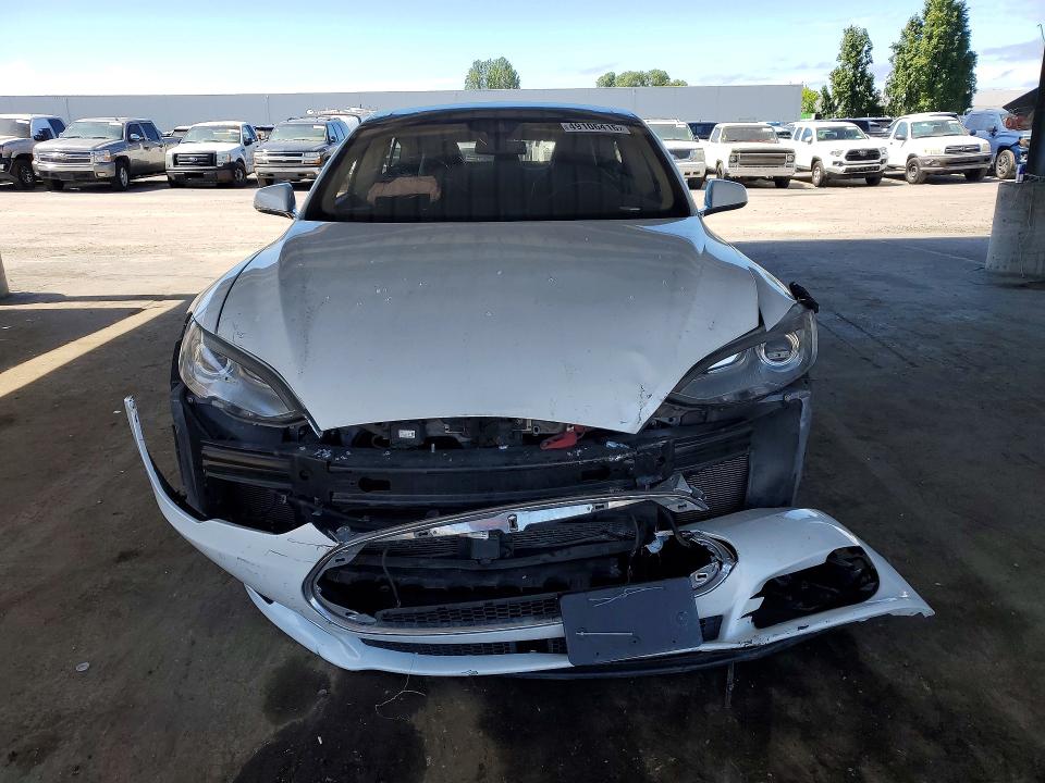 Продажа на аукционе авто 2015 Tesla Model S, vin: 5YJSA1H14FF083838, номер лота: 49106416