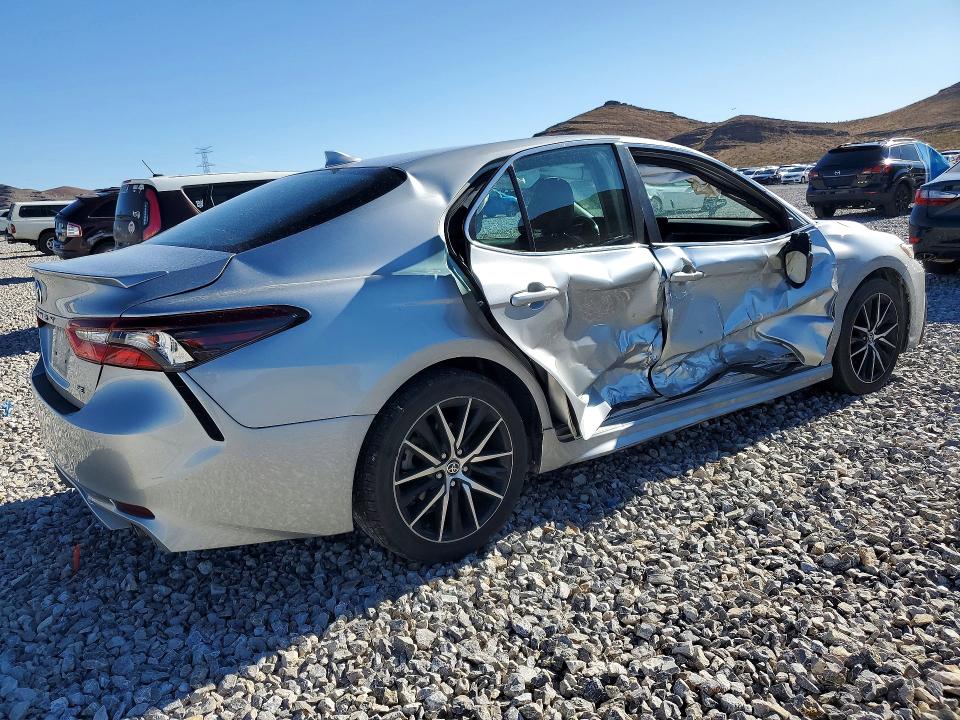 Продаж на аукціоні авто 2021 Toyota Camry, vin: 4T1G11AKXMU543304, номер лоту: 49455216