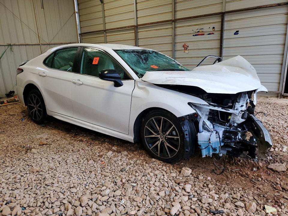 51499266 :رقم المزاد ، 4T1G11AKXNU684584 vin ، 2022 Toyota Camry مزاد بيع