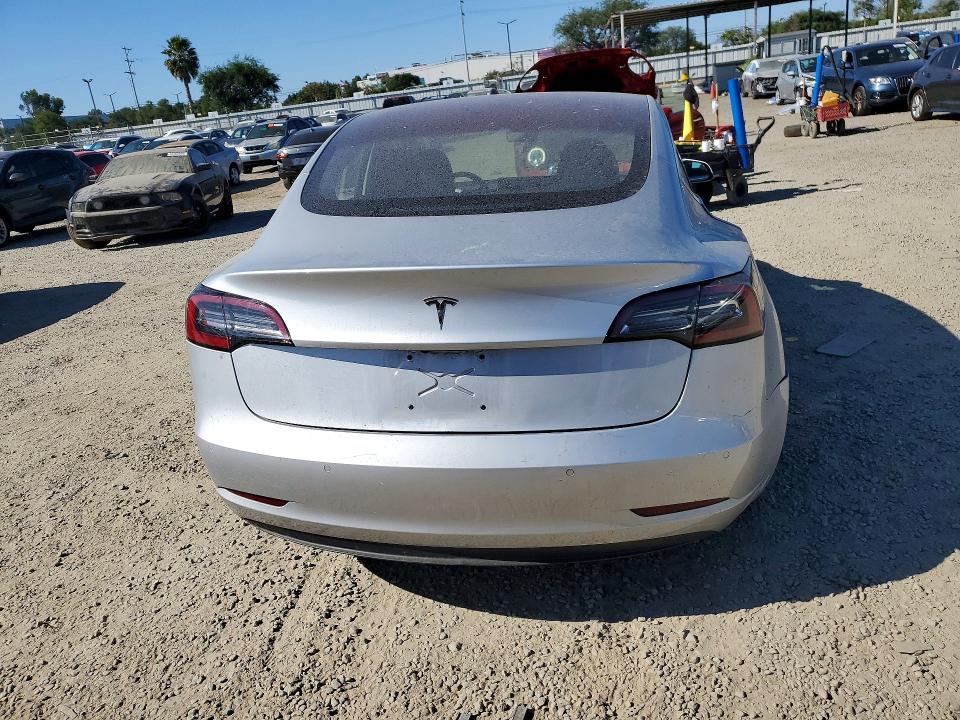 49284596 :رقم المزاد ، 5YJ3E1EA5JF005249 vin ، 2018 Tesla Model 3 مزاد بيع