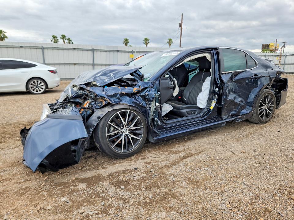 48991516 :رقم المزاد ، 4T1G11AKXMU542623 vin ، 2021 Toyota Camry مزاد بيع
