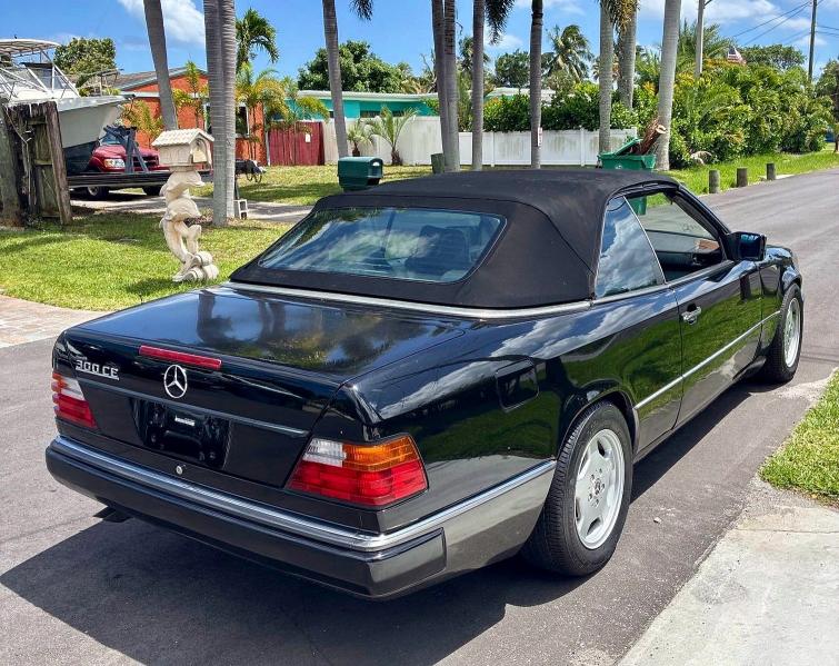 Продажа на аукционе авто 1993 Mercedes-benz 300, vin: WDBEA66E7PB922559, номер лота: 52138416