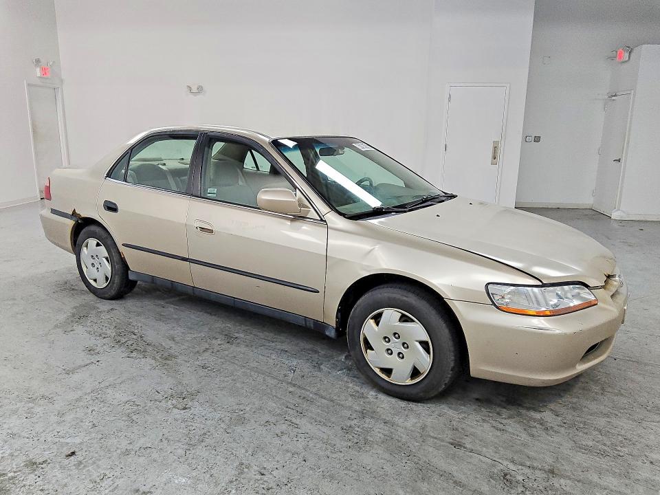 47966106 :رقم المزاد ، 1HGCG1644YA009235 vin ، 2000 Honda Accord مزاد بيع