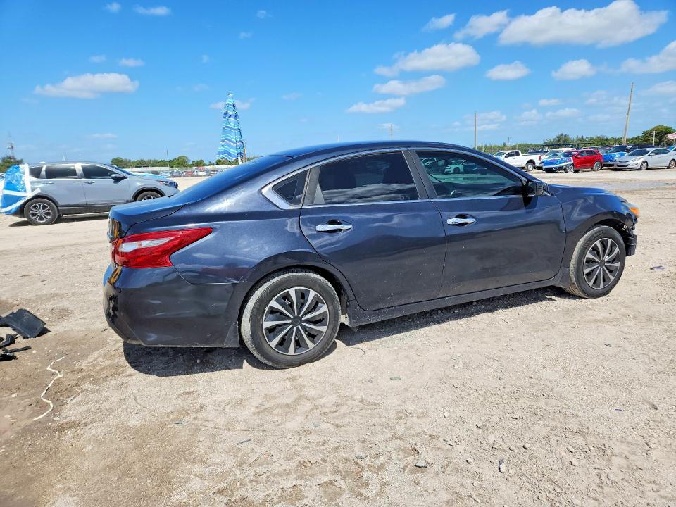 Продажа на аукционе авто 2018 Nissan Altima, vin: 1N4AL3AP7JC194055, номер лота: 50682696