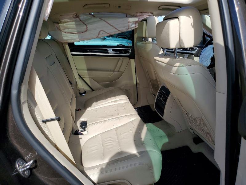 50668556 :رقم المزاد ، WVGEP9BP9GD003090 vin ، 2016 Volkswagen Touareg مزاد بيع
